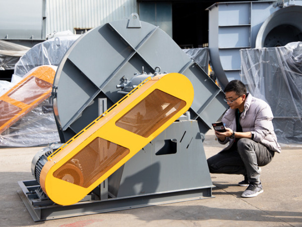 Quạt hút ly tâm công nghiệp được kiểm tra trước khi thi công lắp đặt