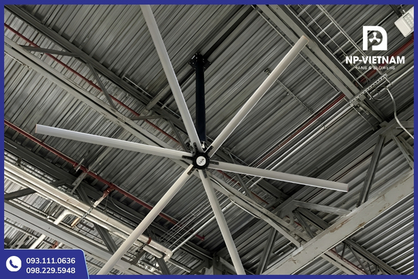 Quạt HVLS tạo lưu lượng gió lớn nhưng vẫn duy trì mức tiêu thụ điện thấp