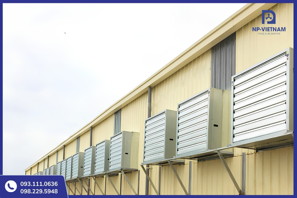 Quạt hút công nghiệp 1100x1100 giúp giảm nhiệt nhanh trong không gian nhà xưởng