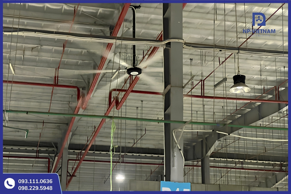Không gian nhà xưởng được làm mát đồng đều nhờ hệ thống quạt HVLS công suất lớn