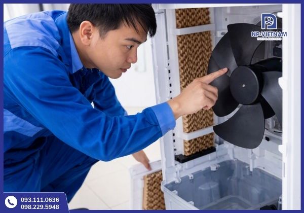 Kiểm tra lòng bên trong giúp loại bỏ vật cản, hạn chế kẹt hoặc biến dạng cánh